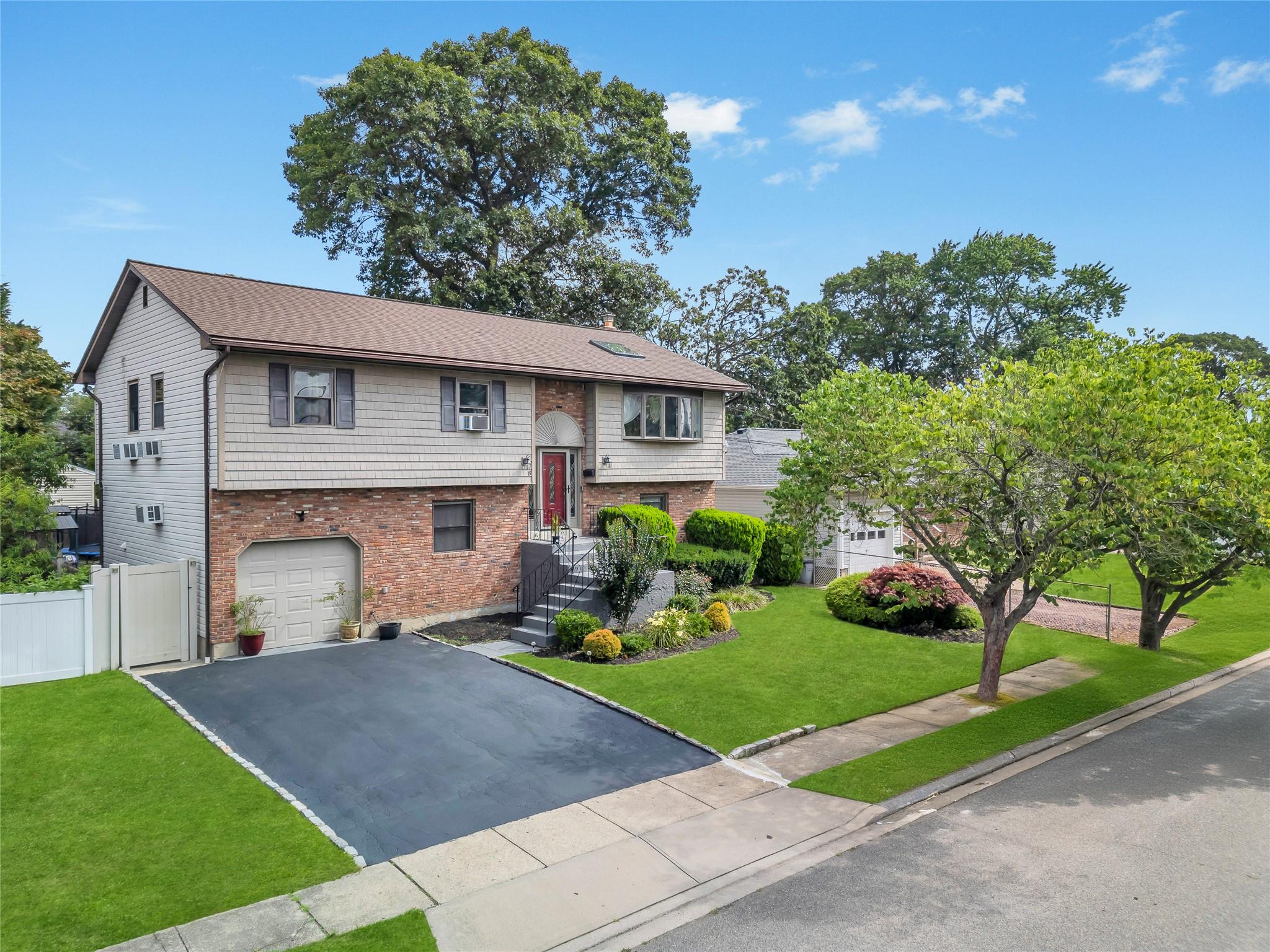 #3 photo, 5 Tomes Avenue, ナッソー郡 Farmingdale , NY 11735