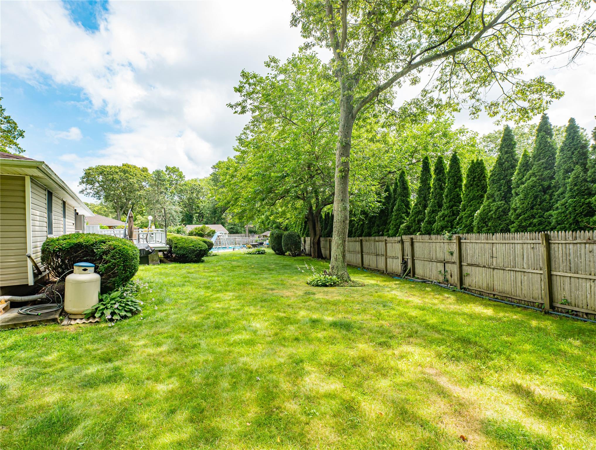 #16 photo, 117 Pond Path, سوفولك Centereach , NY 11720