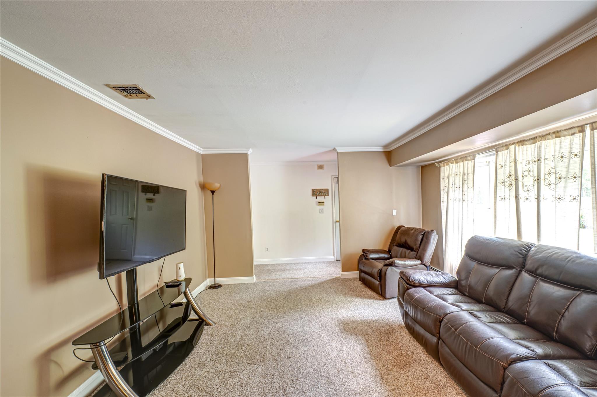 #7 photo, 117 Pond Path, سوفولك Centereach , NY 11720