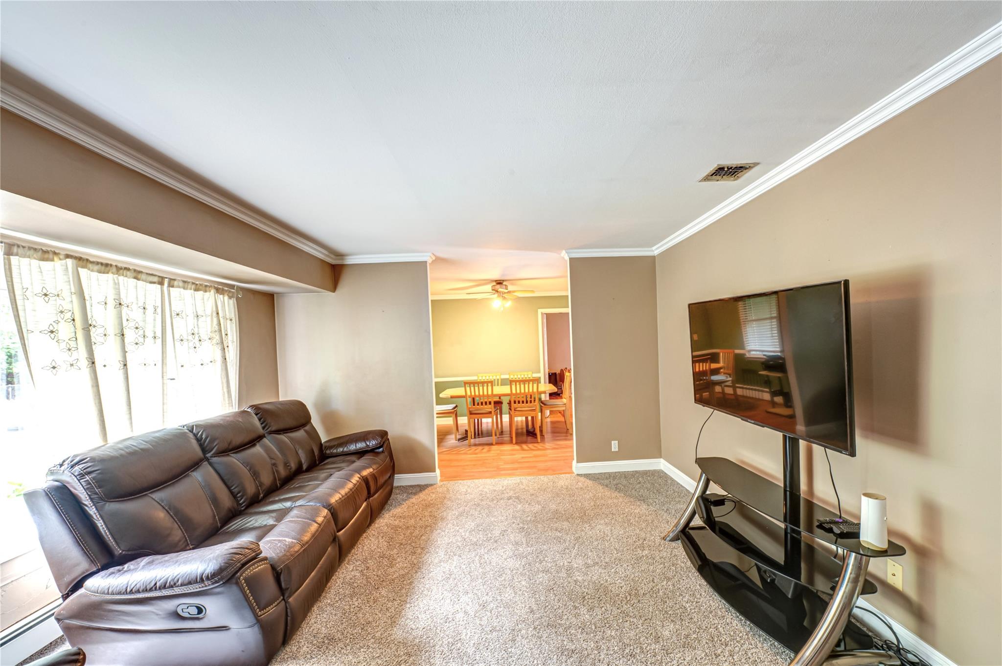 #8 photo, 117 Pond Path, سوفولك Centereach , NY 11720