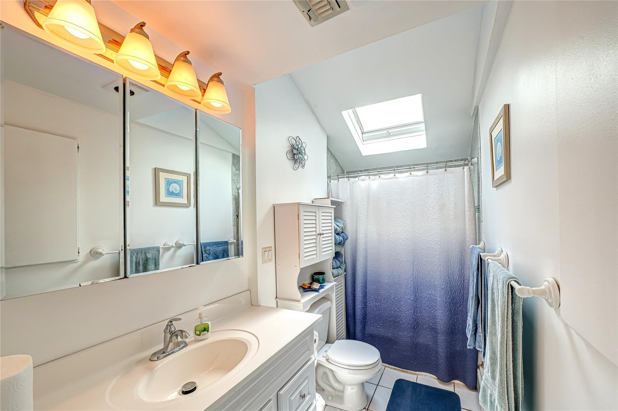 #9 photo, 117 Pond Path, سوفولك Centereach , NY 11720