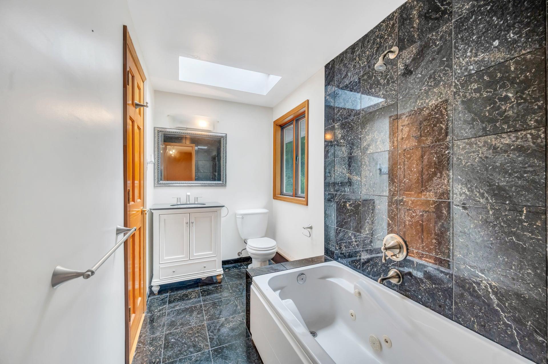 #10 photo, 8 Brenner Road, サフォーク郡 Coram , NY 11727