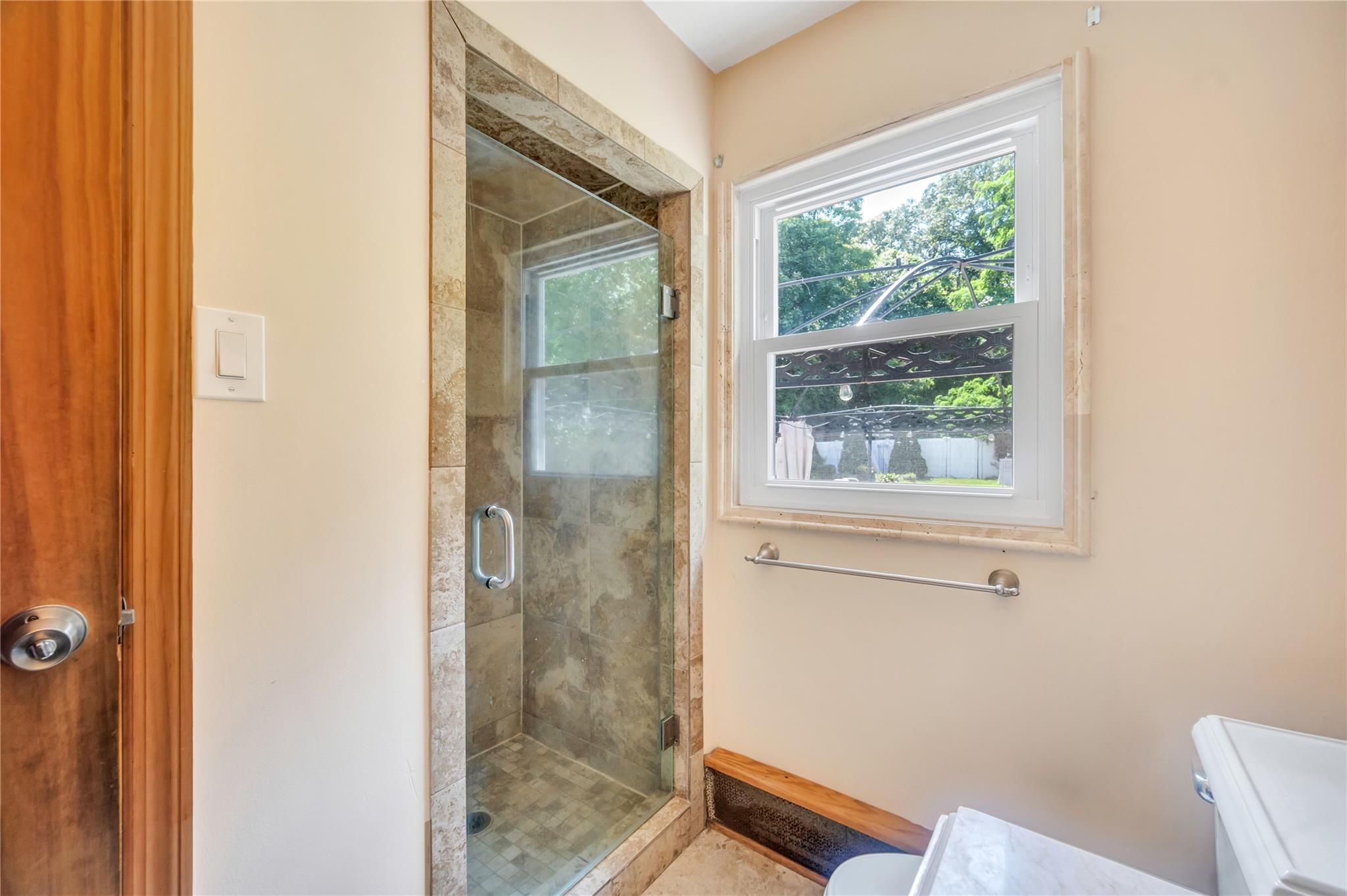 #13 photo, 8 Brenner Road, サフォーク郡 Coram , NY 11727