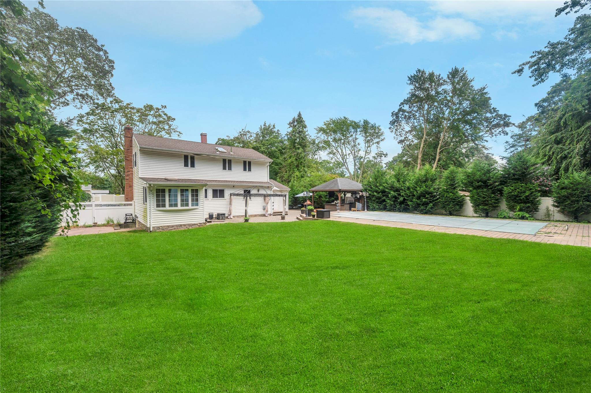 #17 photo, 8 Brenner Road, サフォーク郡 Coram , NY 11727