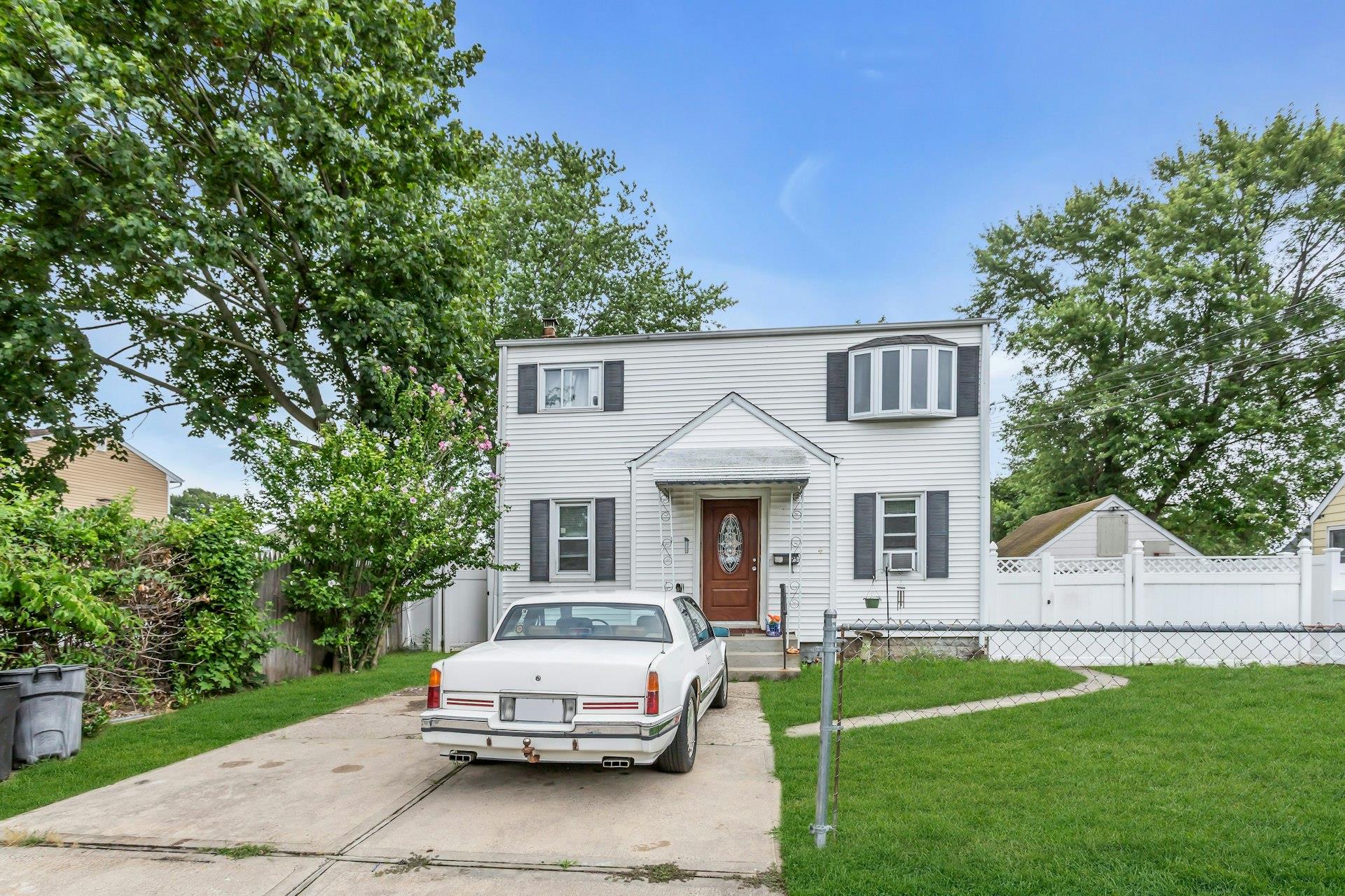 #1 photo, 95 E 3rd Street, 東長島 鹿园 Deer Park , NY 11729