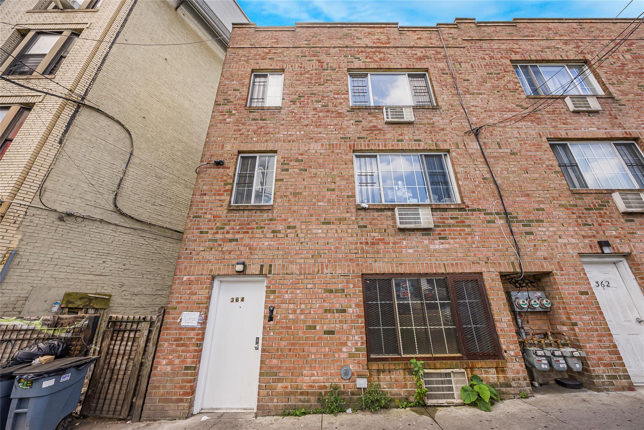 #1 photo, 364 E 167th Street, 布朗士 Bronx , NY 10456