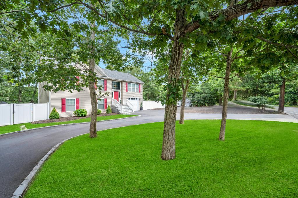 #1 photo, 655 Whiskey Road, Ridge , NY 11961