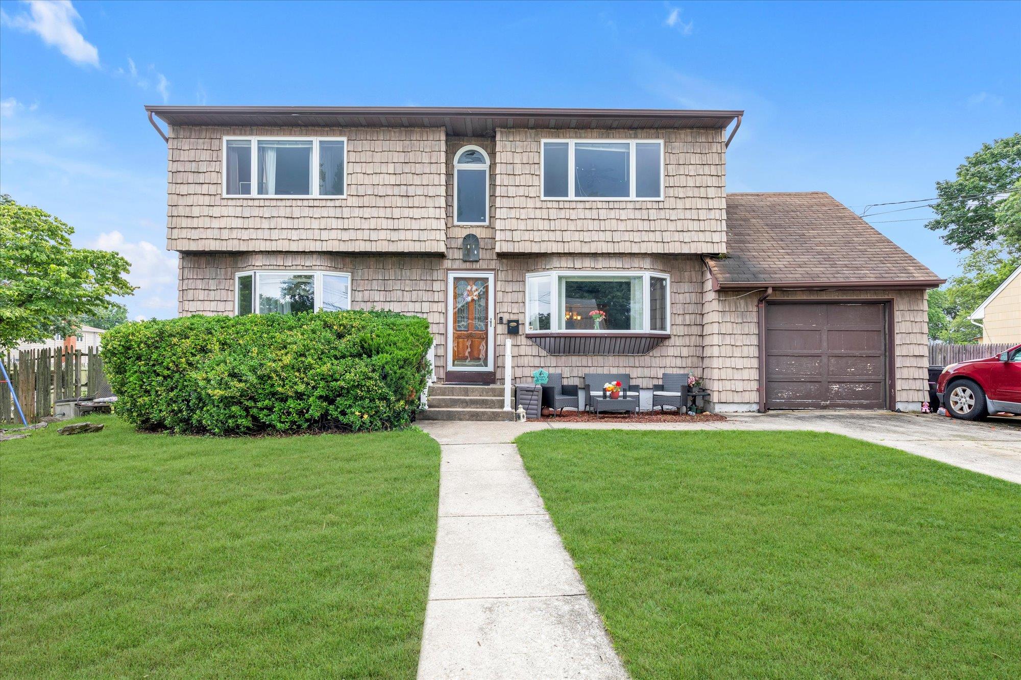 #1 photo, 340 W 13th Street, 東長島 鹿园 Deer Park , NY 11729