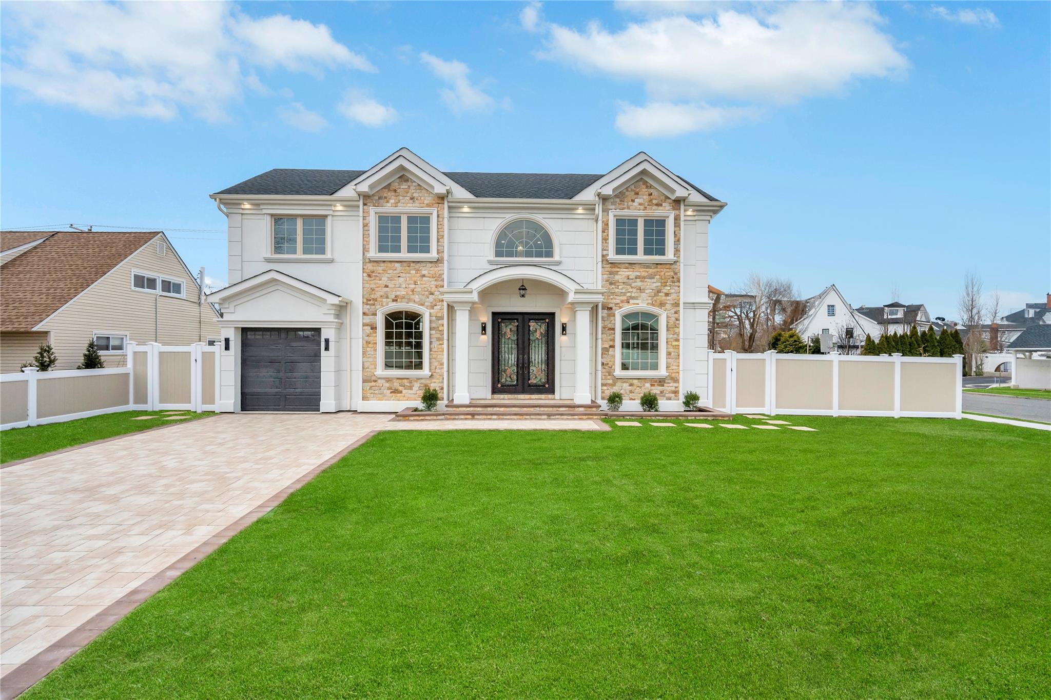 #1 photo, 102 Cotton Lane, 長島 Levittown , NY 11756