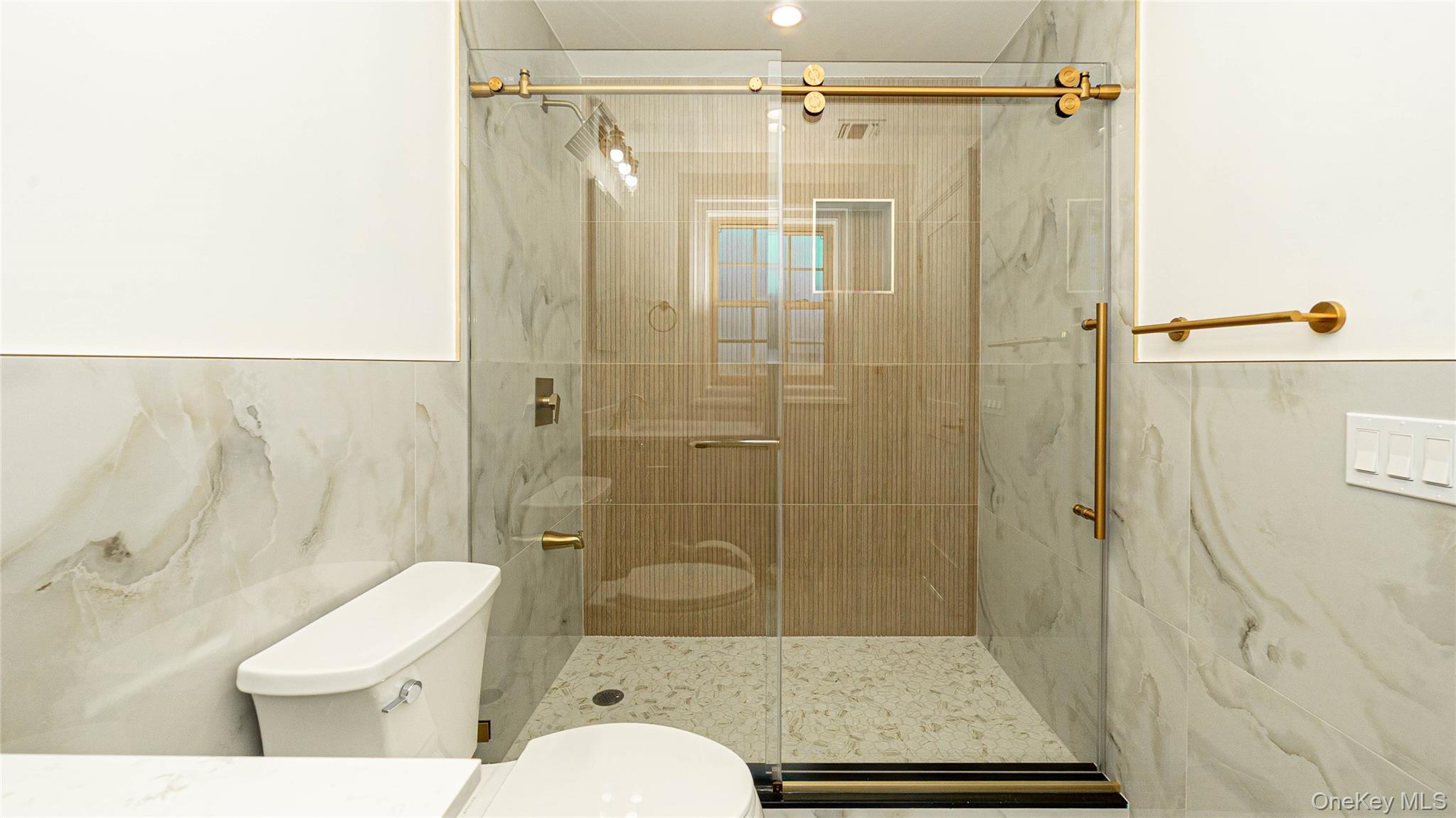 #14 photo, 102 Cotton Lane, 長島 Levittown , NY 11756