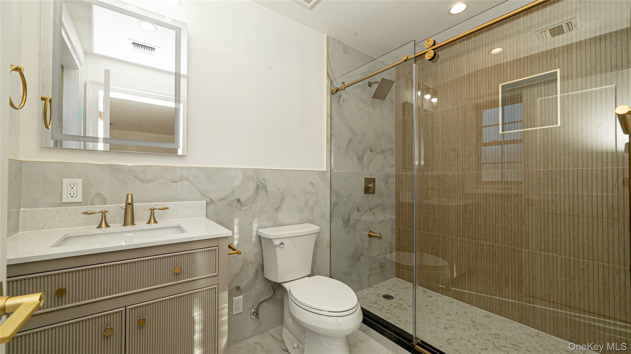 #15 photo, 102 Cotton Lane, 長島 Levittown , NY 11756