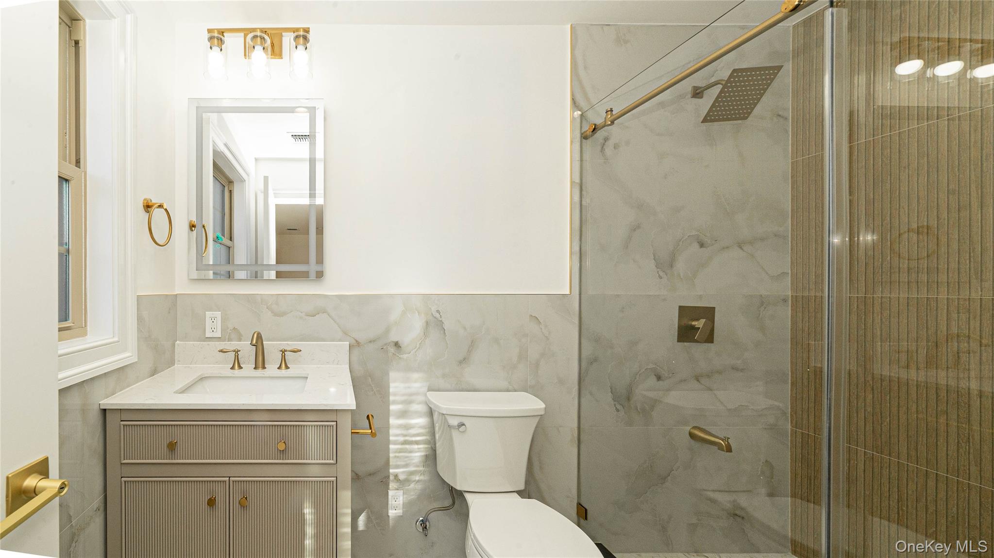 #16 photo, 102 Cotton Lane, 長島 Levittown , NY 11756