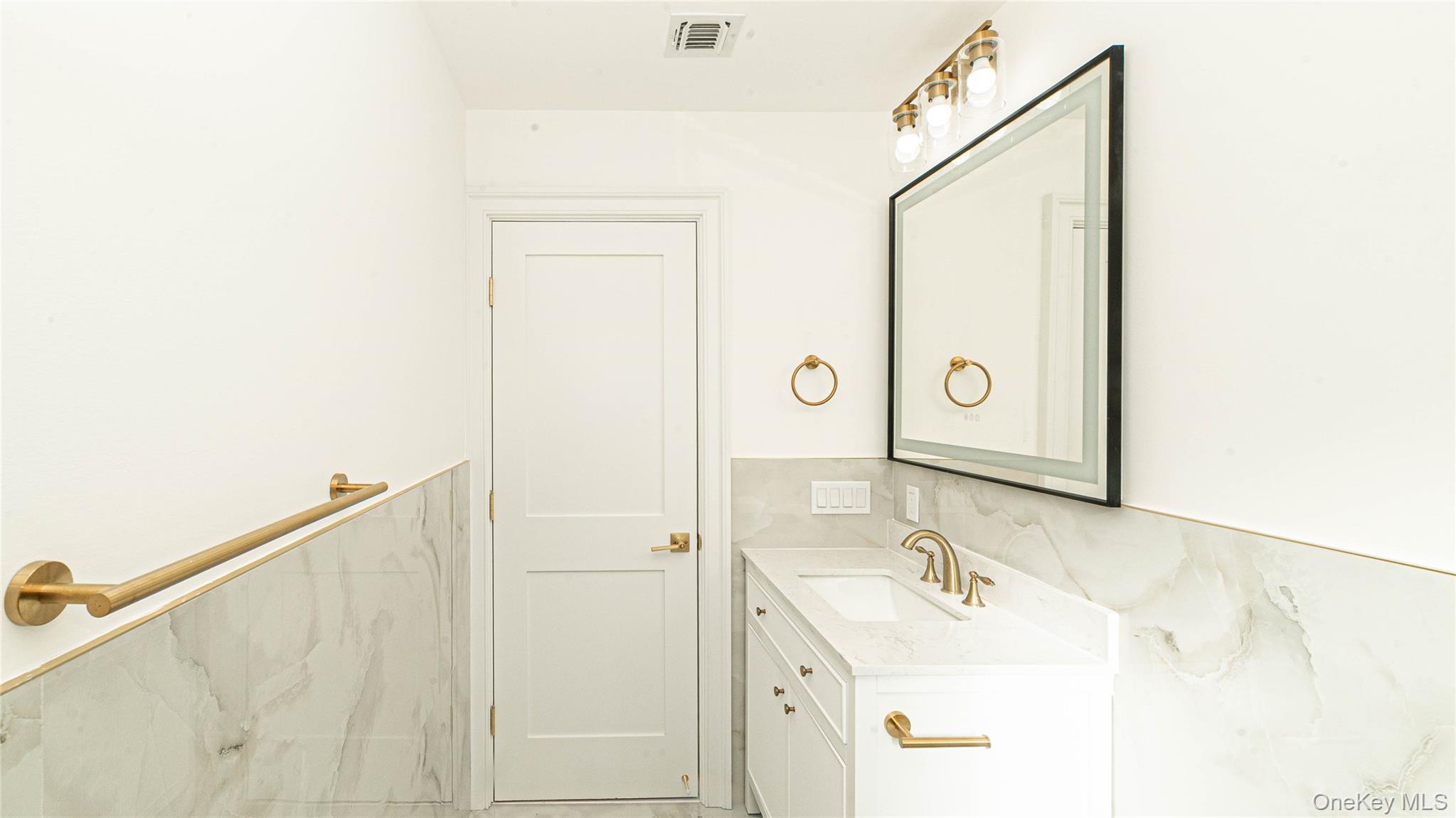 #17 photo, 102 Cotton Lane, 長島 Levittown , NY 11756