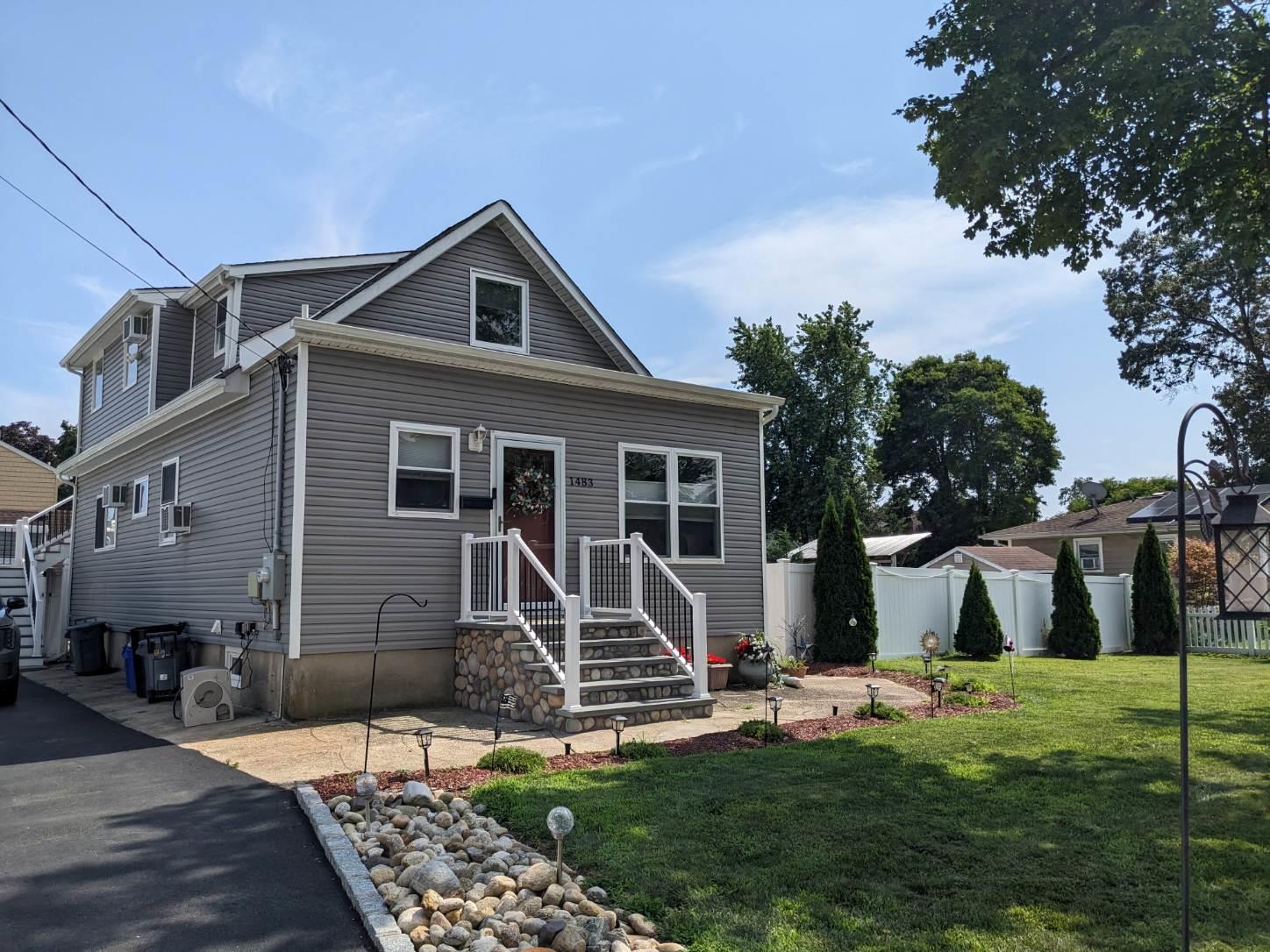 #1 photo, 1483 12th Street, 東長島 West Babylon , NY 11704