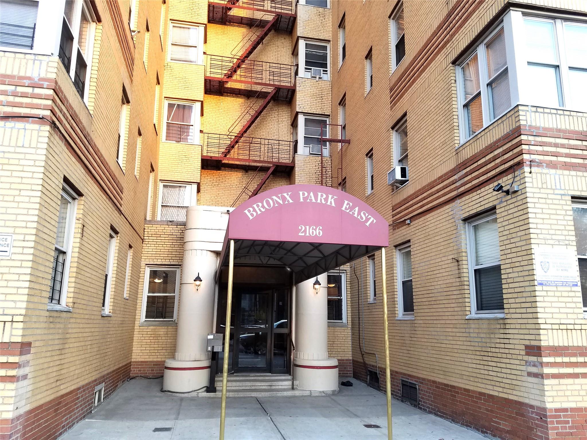 #1 photo, Bronx Park East Street, 布朗士 Bronx , NY 10462