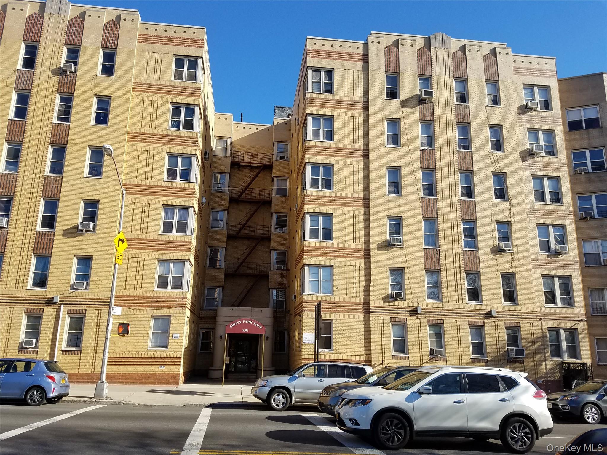 #2 photo, 2166 Bronx Park East Street, ブロンクス区 Bronx , NY 10462