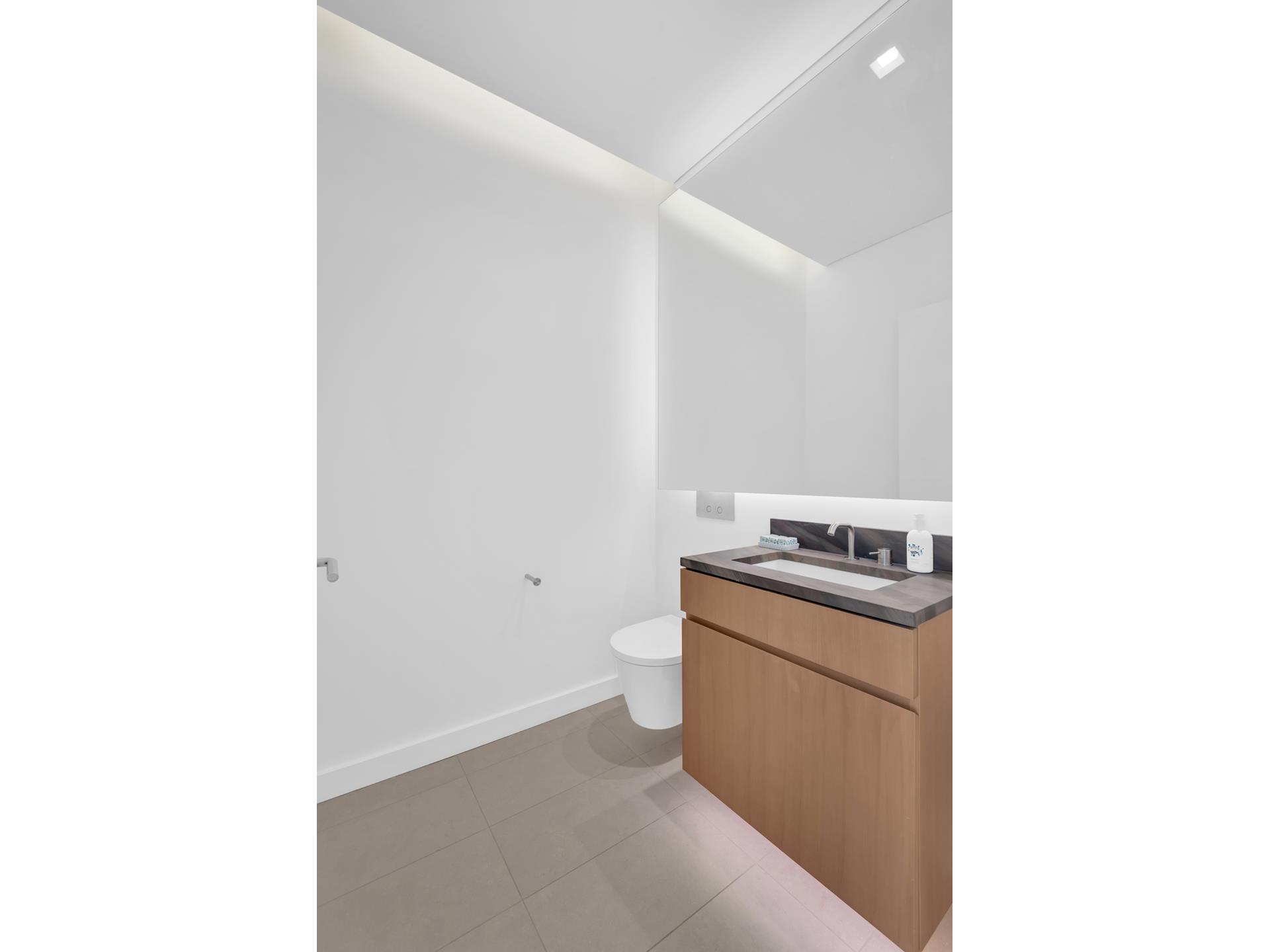 #10 photo, 611 W 56TH Street, マンハッタン Hells Kitchen , NY 10019