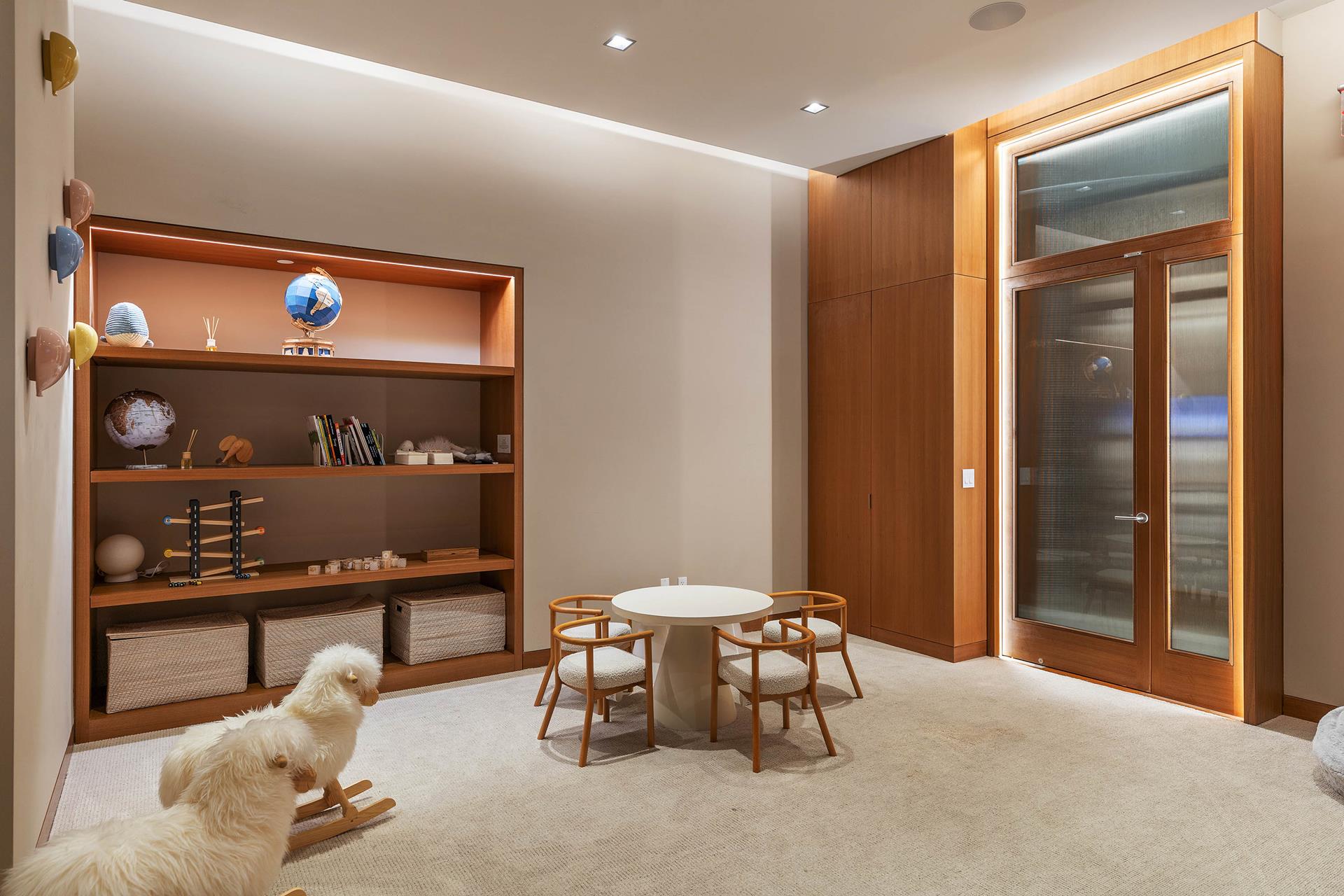 #17 photo, 611 W 56TH Street, マンハッタン Hells Kitchen , NY 10019