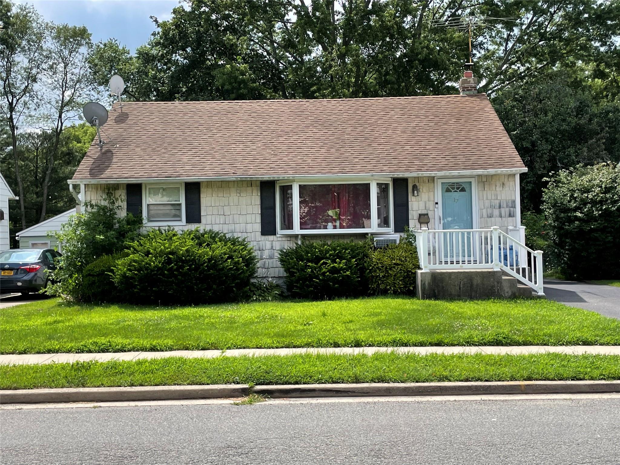 #1 photo, 17 Kuhl Avenue, 長島 Hicksville , NY 11801