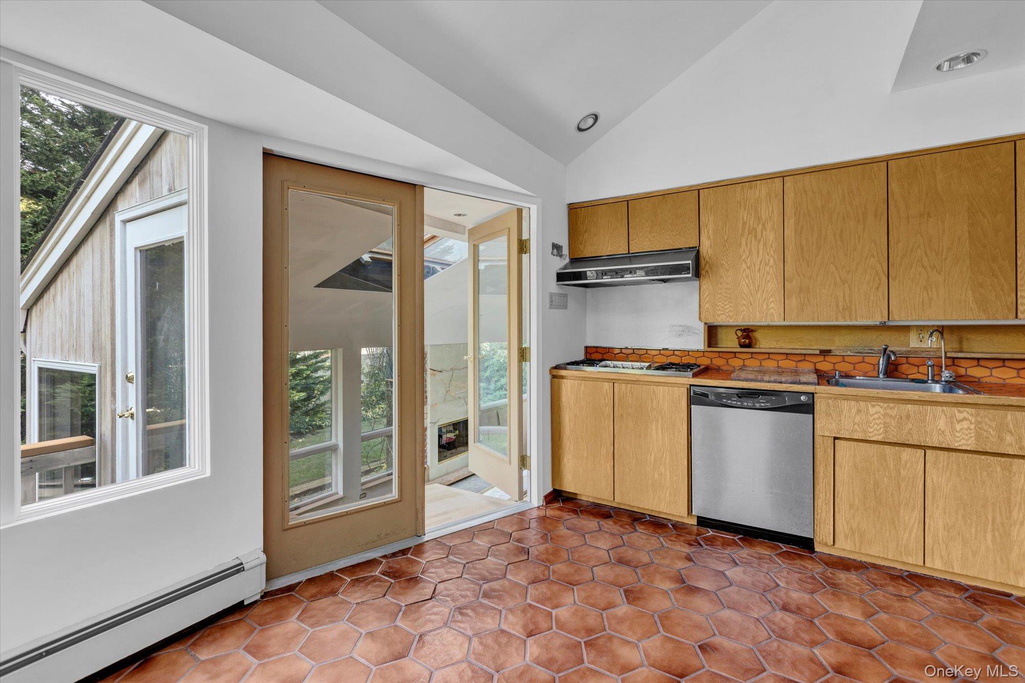 #11 photo, 19 Clearland Road, Syosset , NY 11791