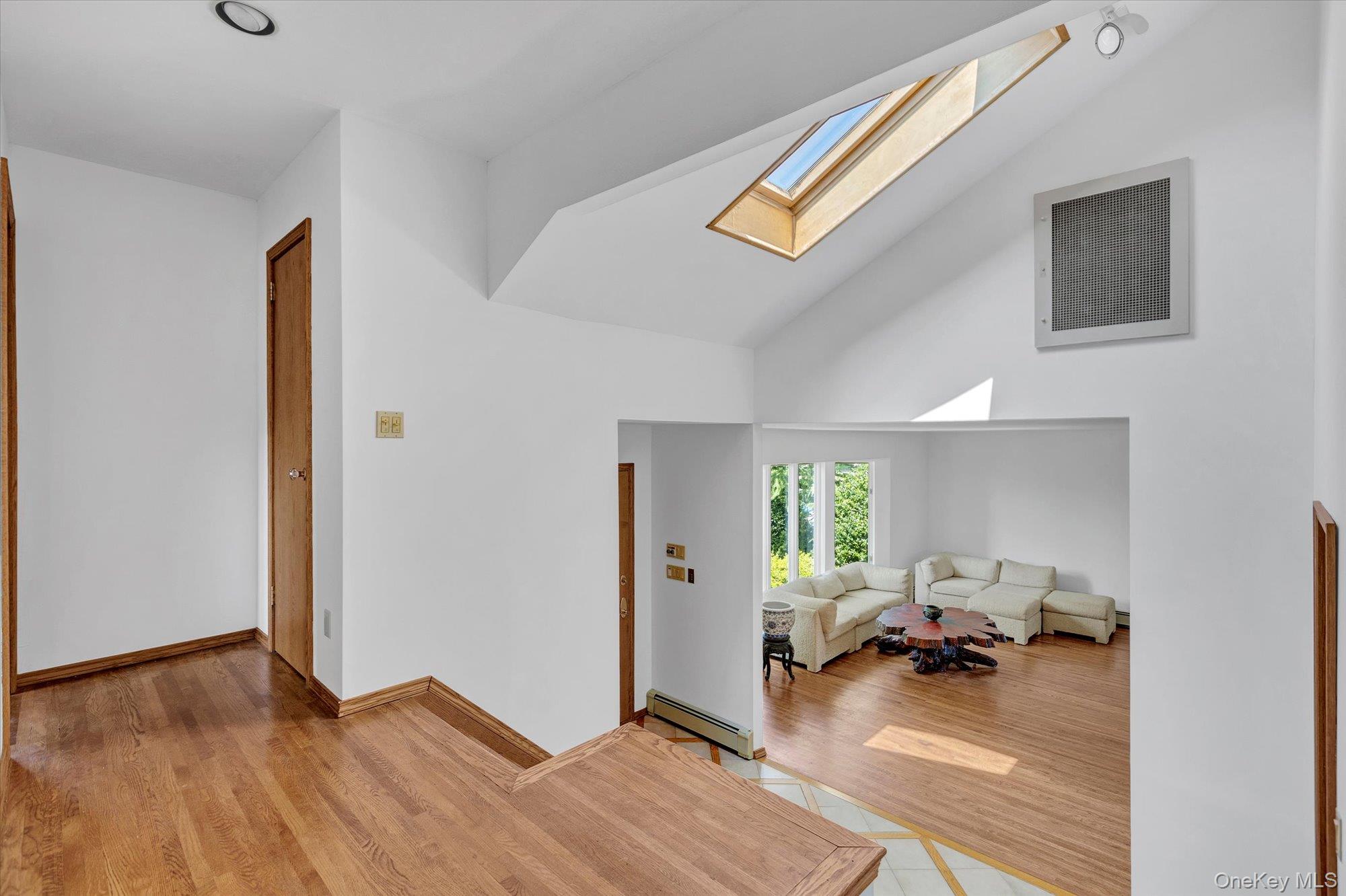 #14 photo, 19 Clearland Road, Syosset , NY 11791