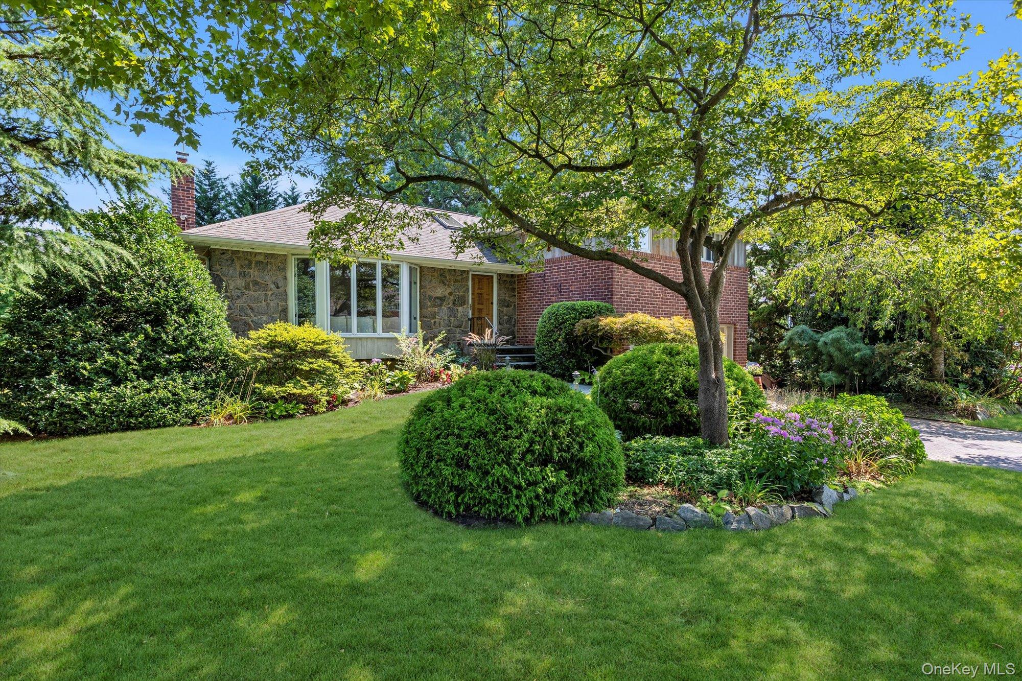 #3 photo, 19 Clearland Road, Syosset , NY 11791