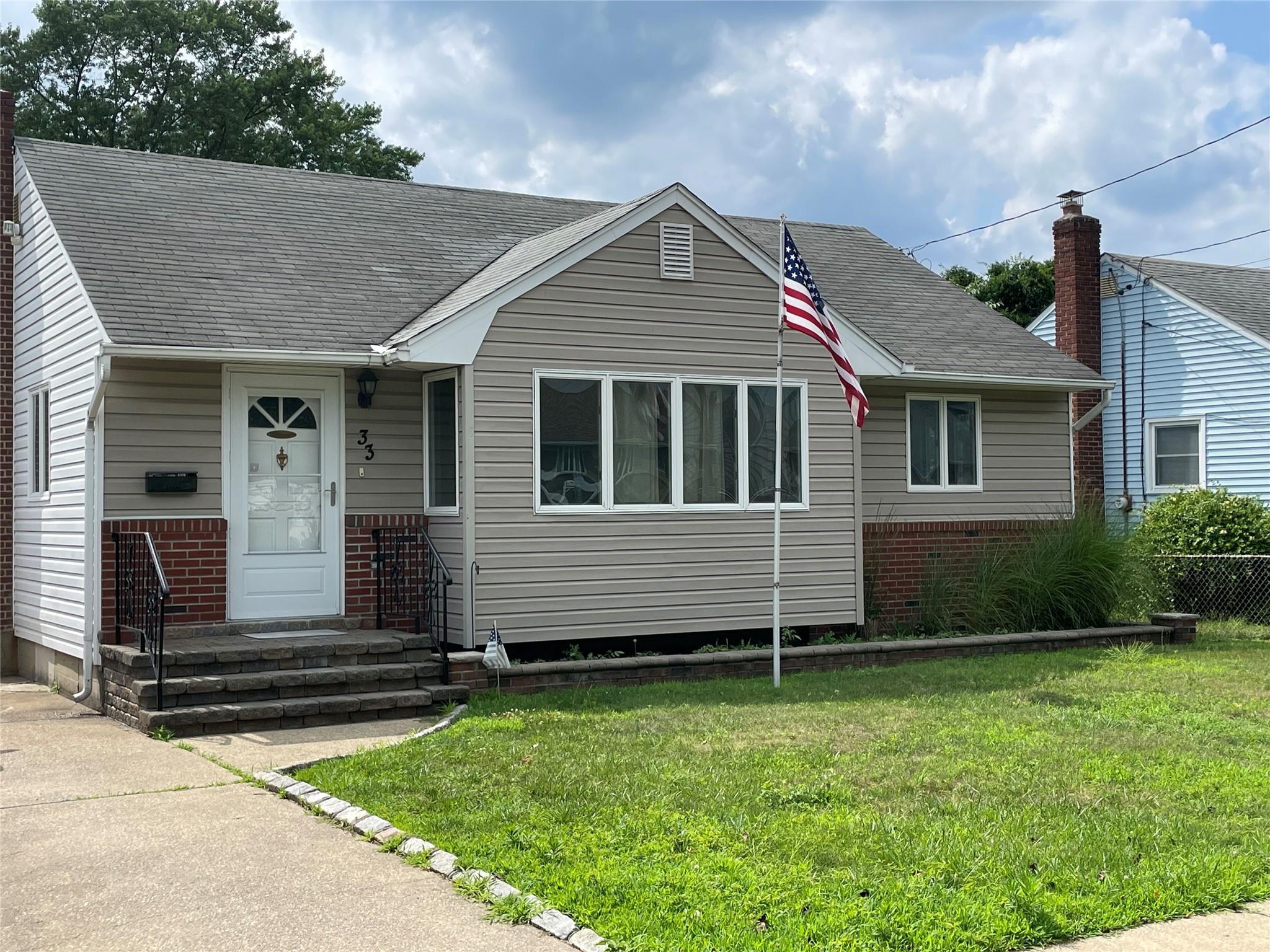 #1 photo, 33 Gardner Avenue, ناسو Hicksville , NY 11801