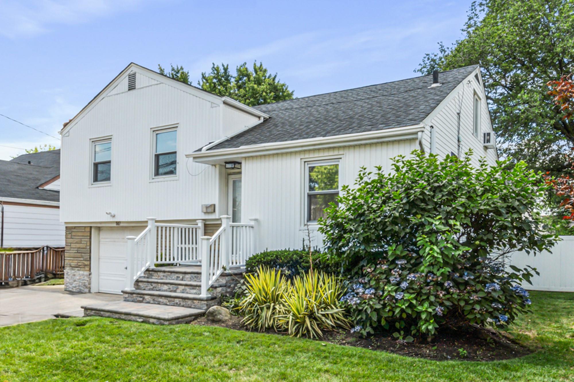 #1 photo, 567 Oxford Road, 長島 Cedarhurst , NY 11516