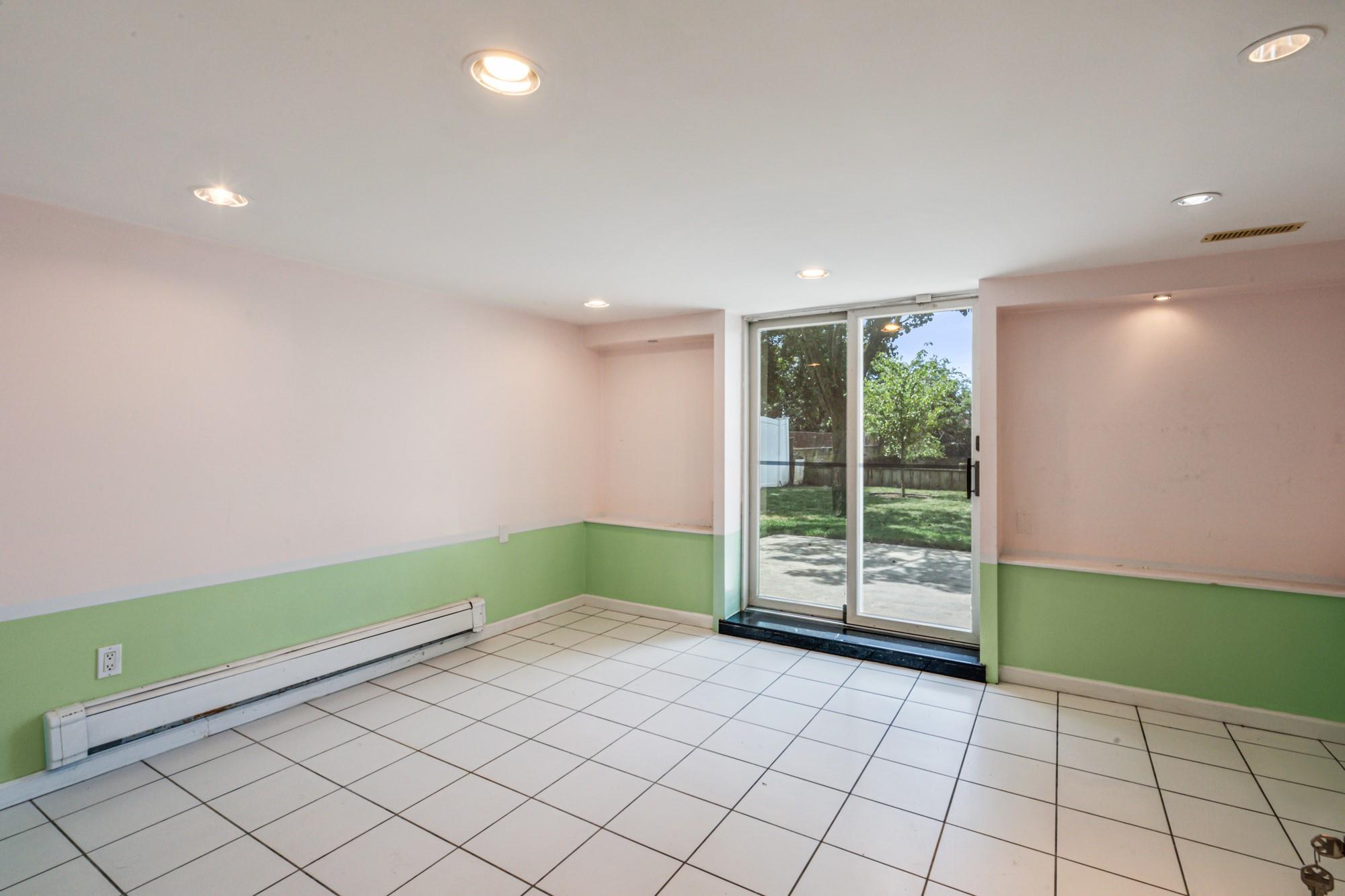 #18 photo, 567 Oxford Road, ナッソー郡 Cedarhurst , NY 11516