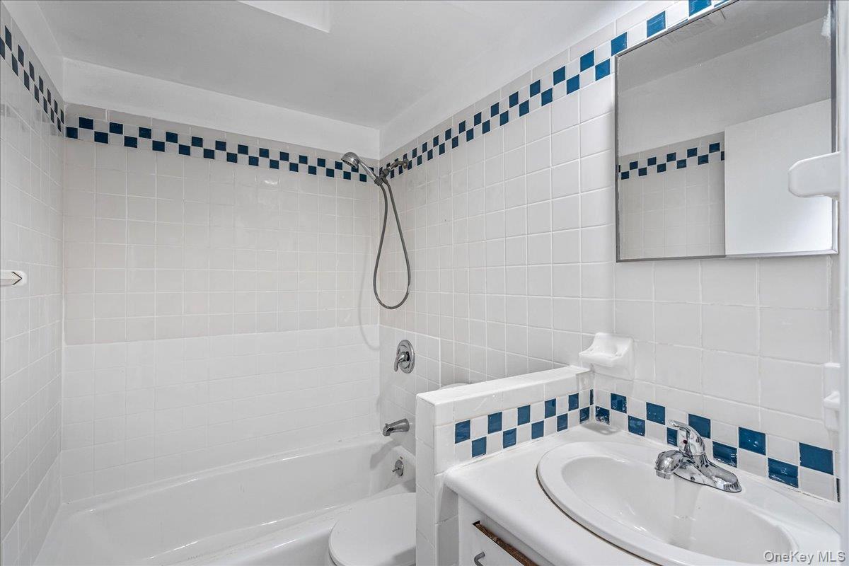 #19 photo, 3337 204th Street, Bayside , NY 11361