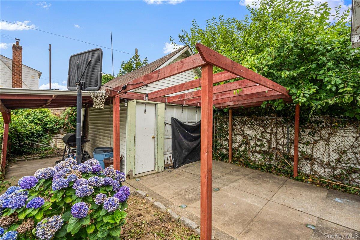 #20 photo, 3337 204th Street, Bayside , NY 11361