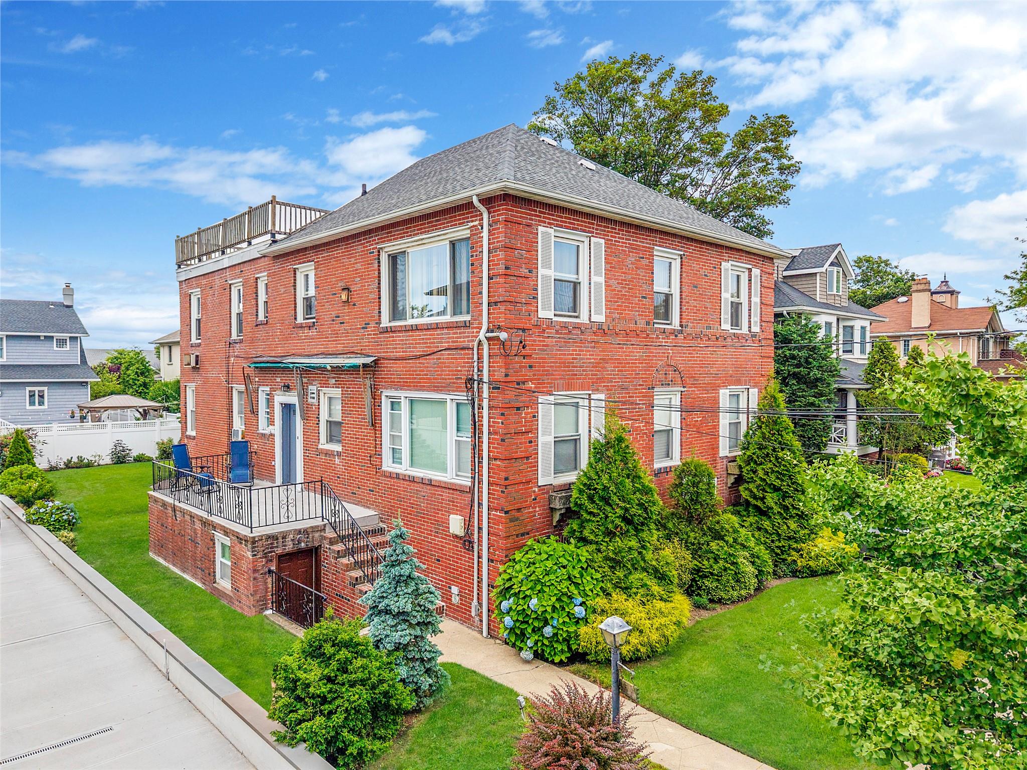 #1 photo, 261 Beach 141st Street, 皇后區 Belle Harbor , NY 11694