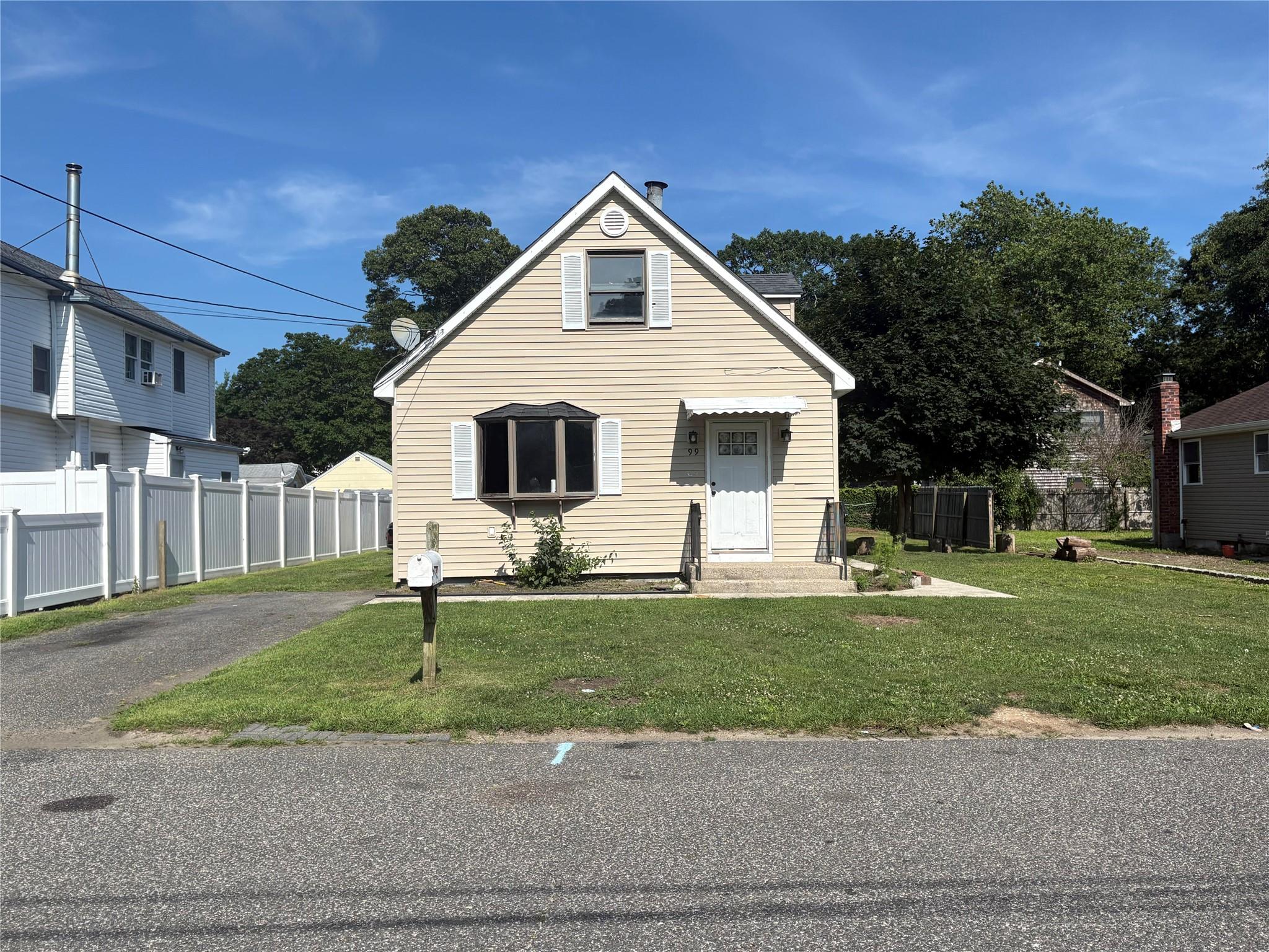 #1 photo, 99 Lynbrook Drive, 東長島 Mastic Beach , NY 11951
