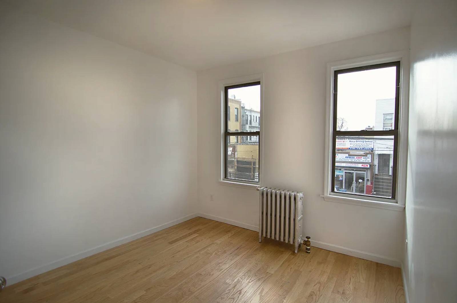 #10 photo, 855 Wyckoff Avenue, クイーンズ区 Ridgewood , NY 11385