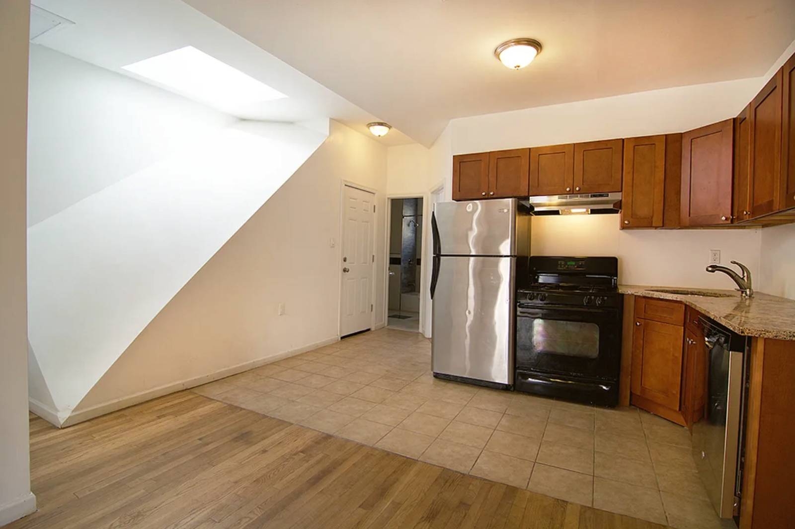 #4 photo, 855 Wyckoff Avenue, クイーンズ区 Ridgewood , NY 11385