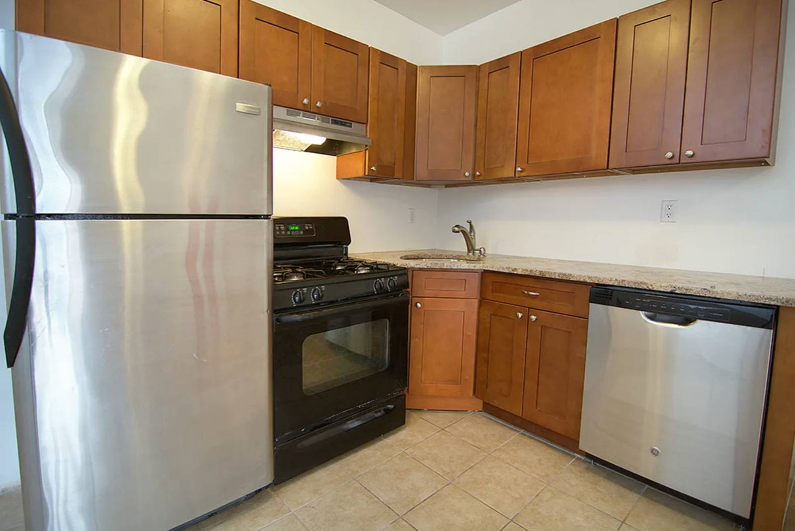 #5 photo, 855 Wyckoff Avenue, クイーンズ区 Ridgewood , NY 11385