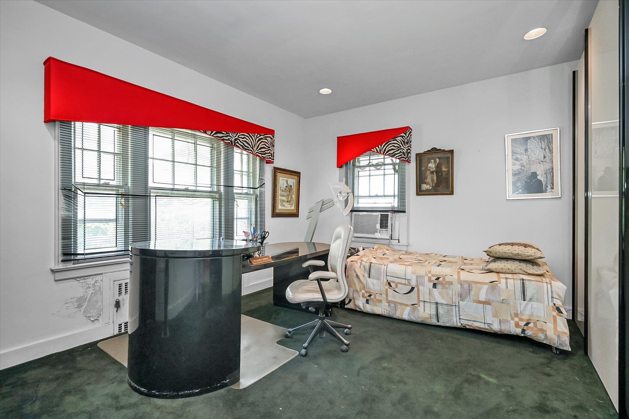 #13 photo, 115 Central Avenue, Lawrence , NY 11559