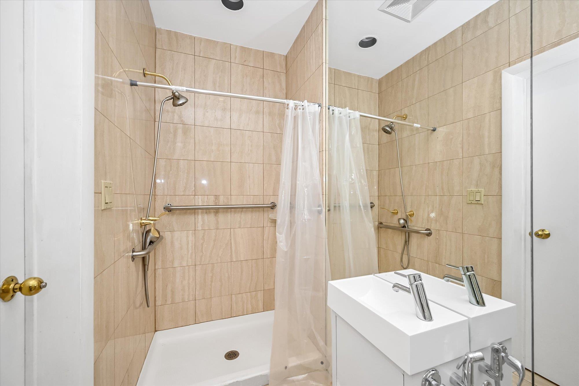 #14 photo, 115 Central Avenue, Lawrence , NY 11559