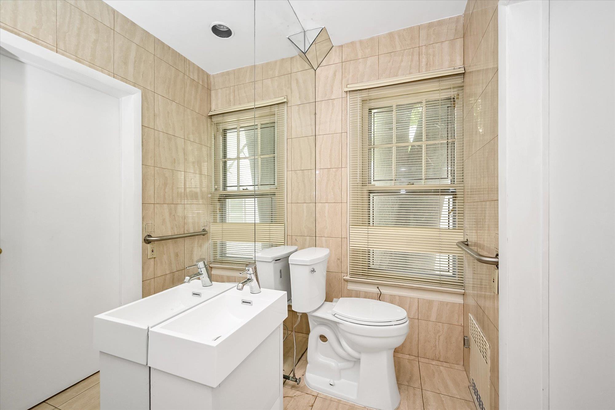 #15 photo, 115 Central Avenue, Lawrence , NY 11559