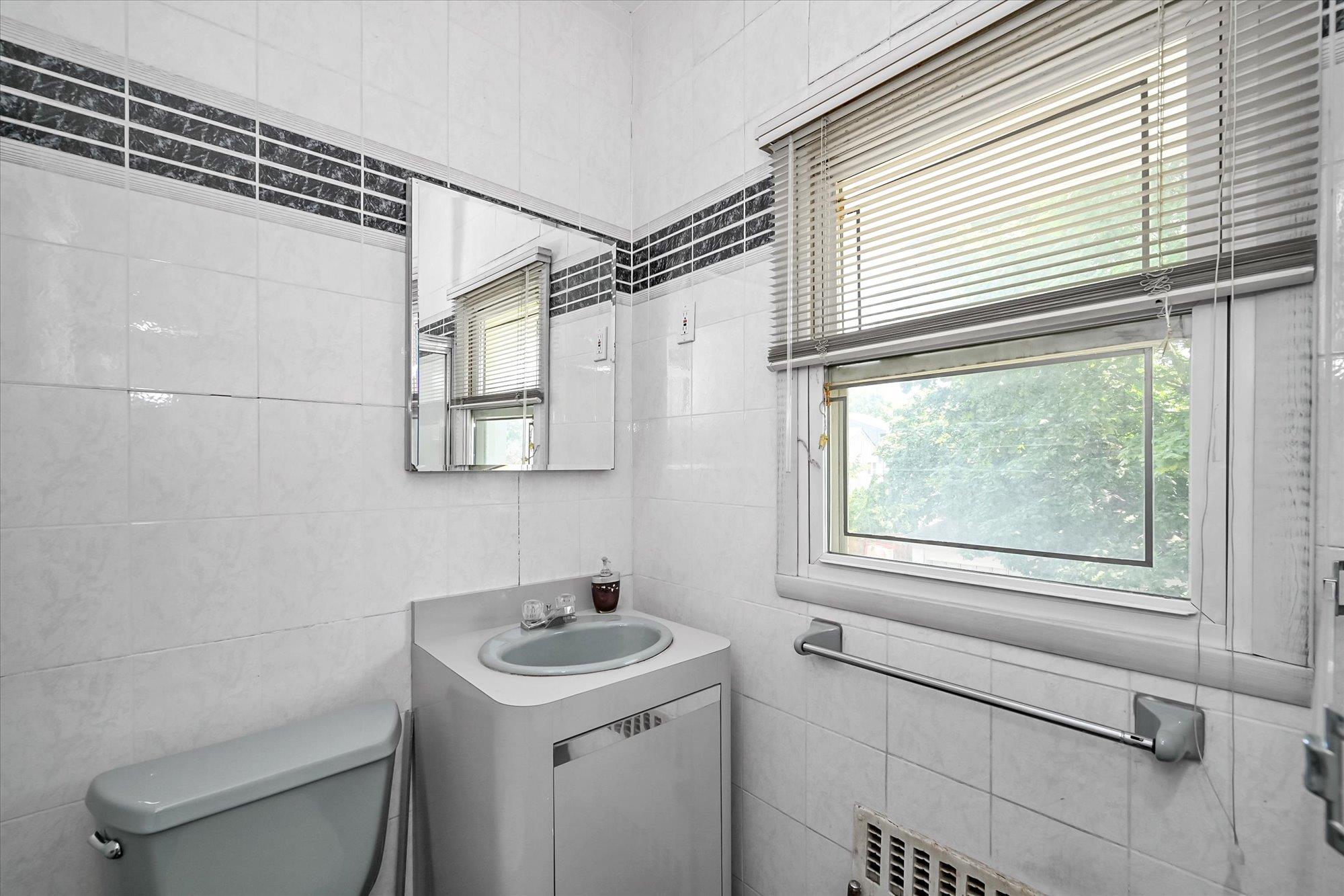 #16 photo, 115 Central Avenue, Lawrence , NY 11559