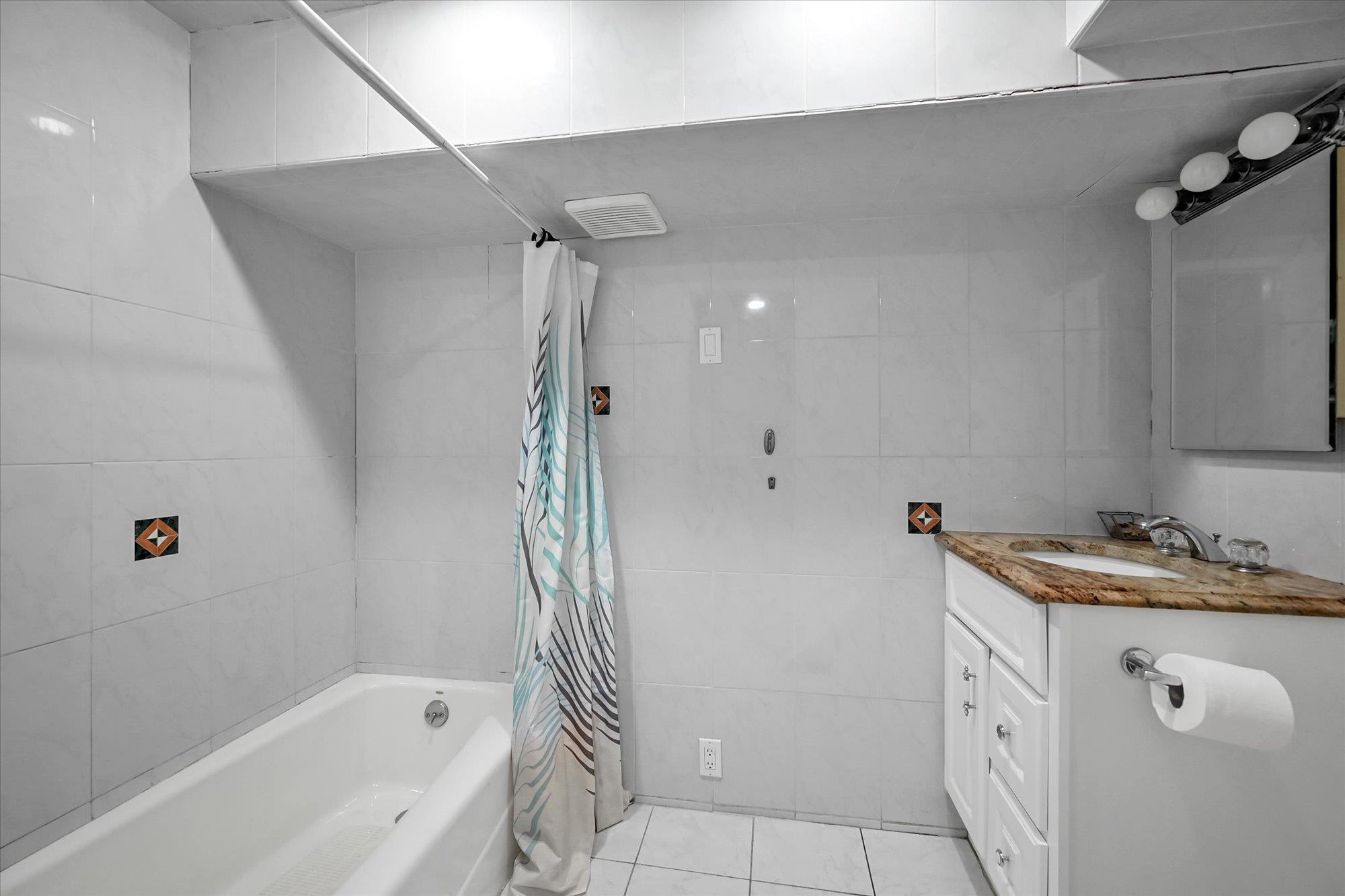 #20 photo, 115 Central Avenue, Lawrence , NY 11559