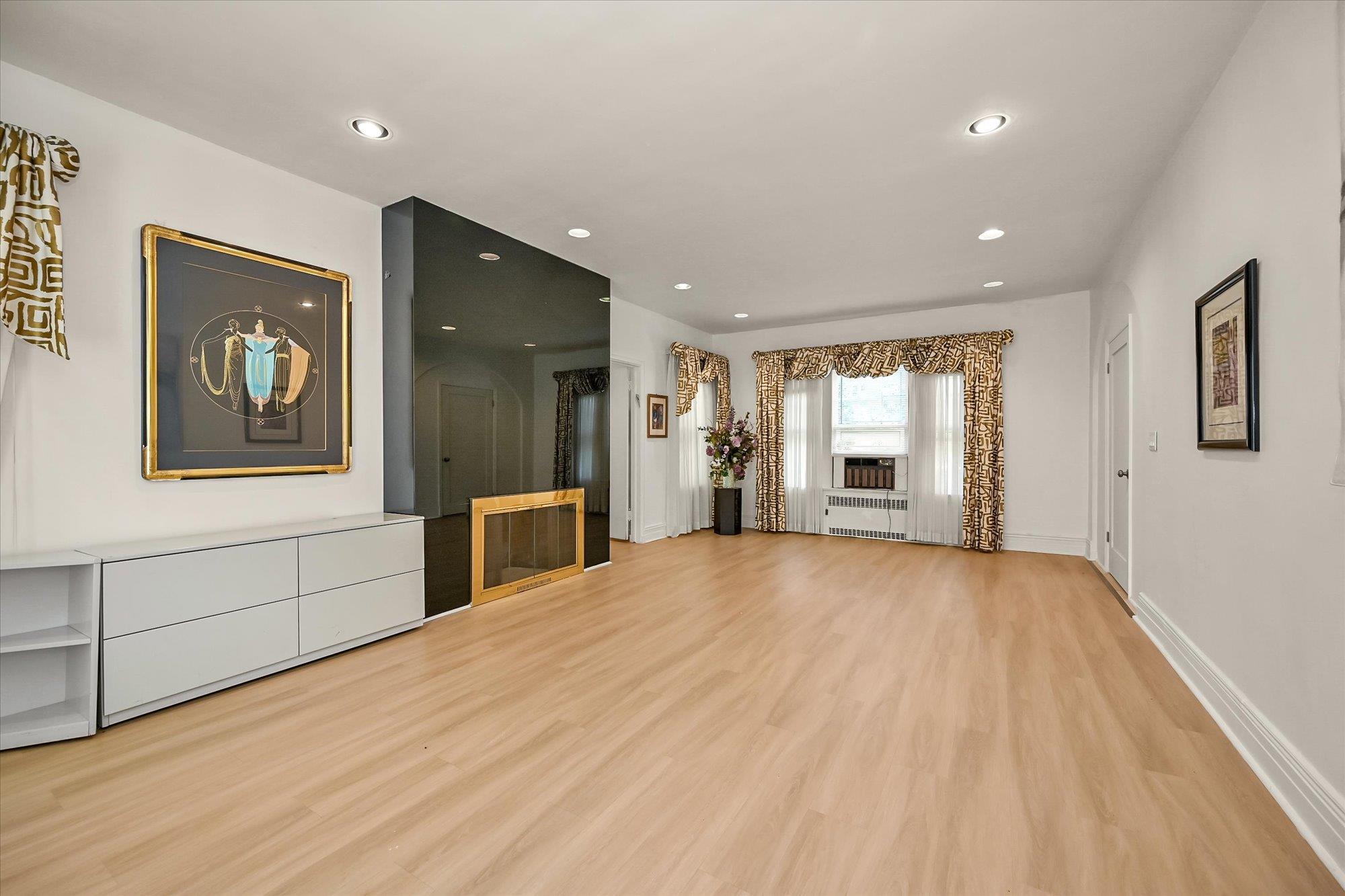 #5 photo, 115 Central Avenue, Lawrence , NY 11559