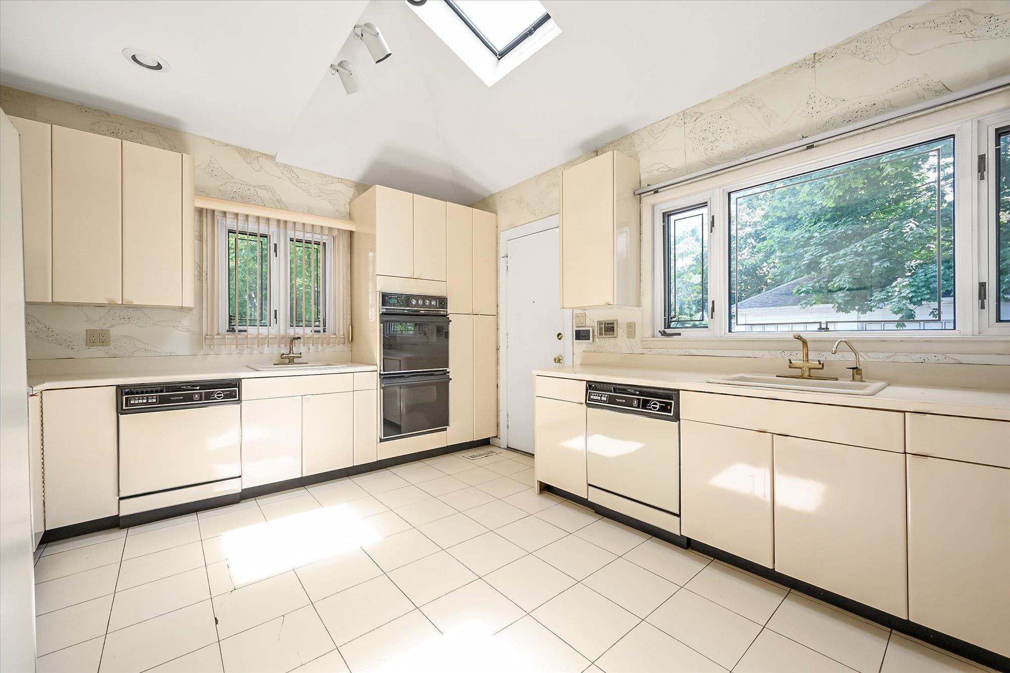 #7 photo, 115 Central Avenue, Lawrence , NY 11559