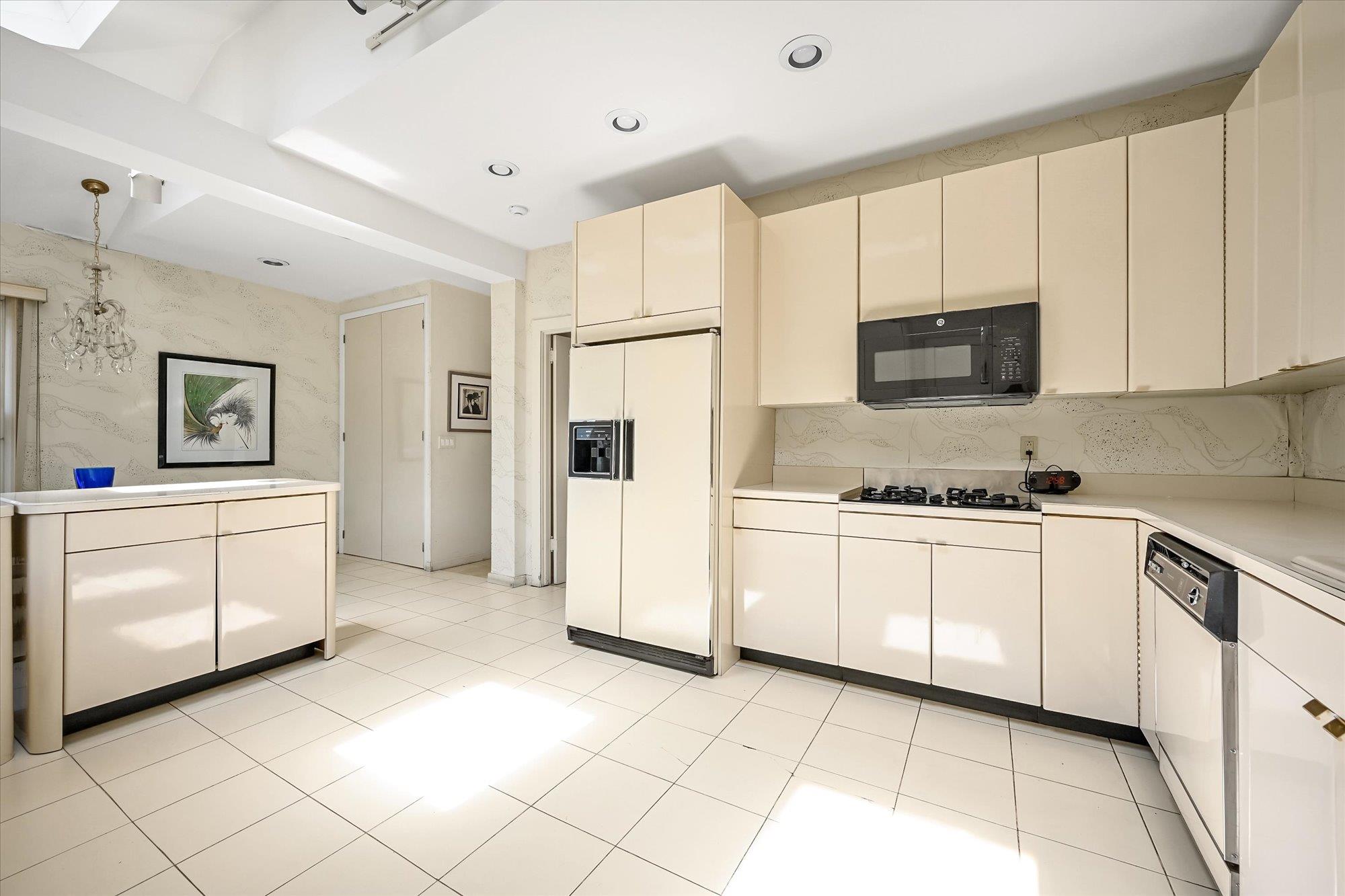 #8 photo, 115 Central Avenue, Lawrence , NY 11559