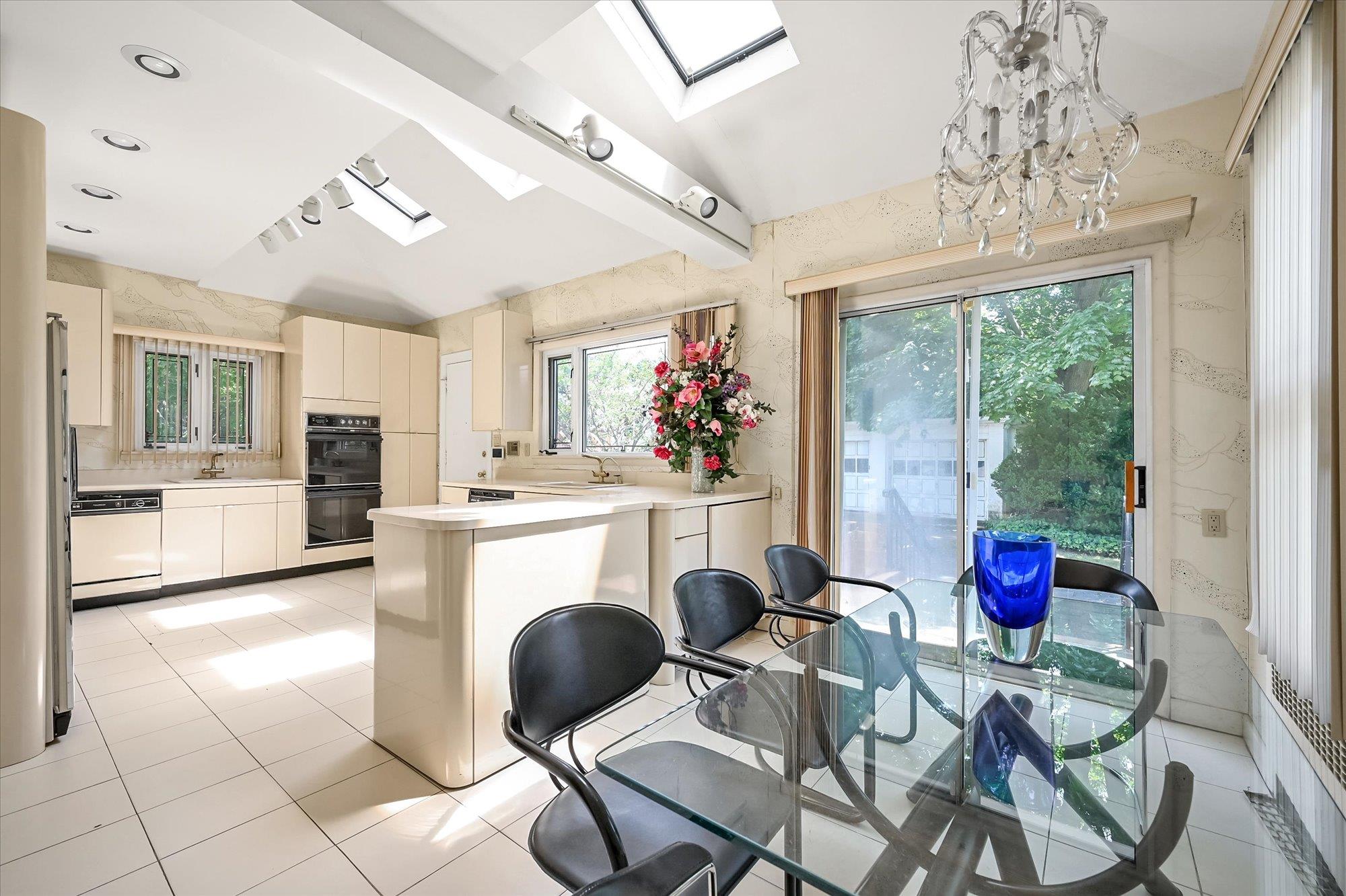 #9 photo, 115 Central Avenue, Lawrence , NY 11559