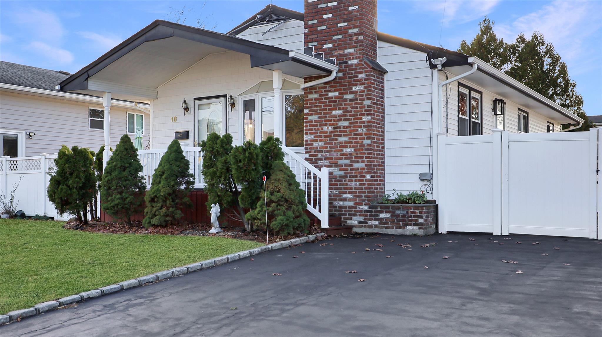#1 photo, 18 W 22nd Street, 東長島 鹿园 Deer Park , NY 11729