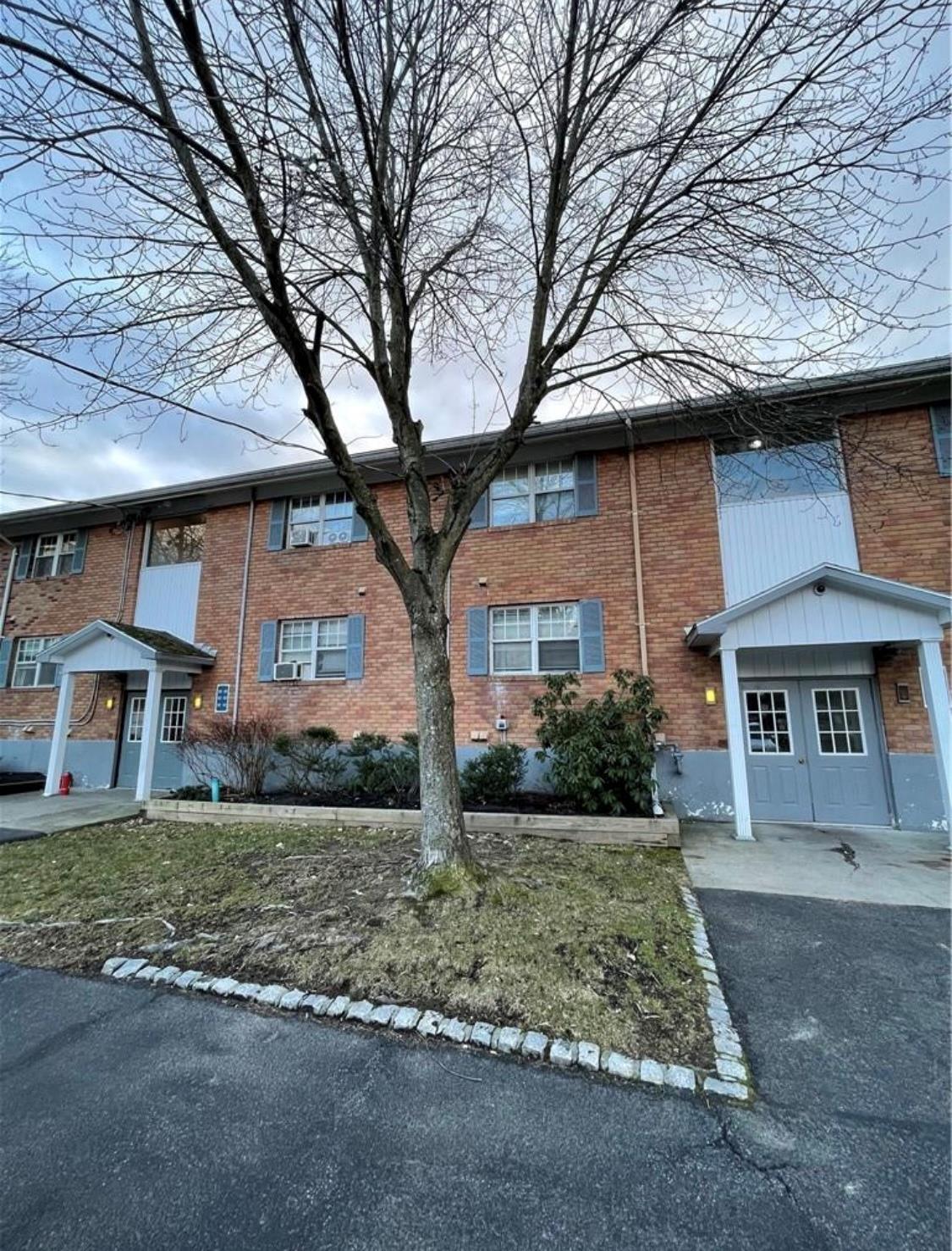 #1 photo, 702 Barclay Manor, Balmville , NY 12550