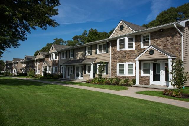 #1 photo, 421 Tudor Lane, 東長島 Middle Island , NY 11953