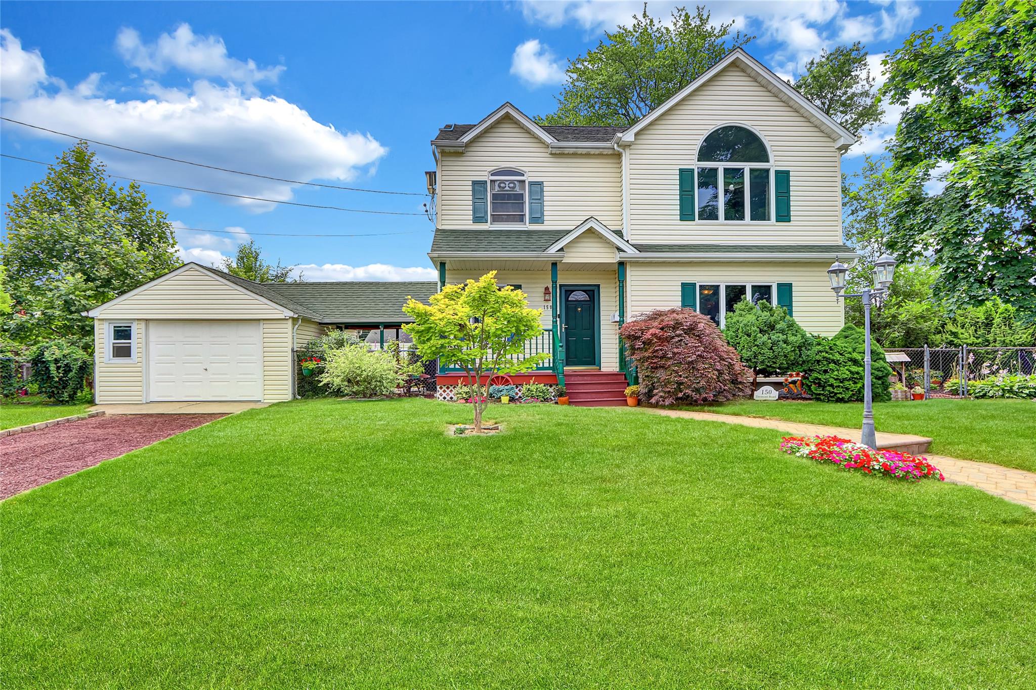 #1 photo, 150 Tremont Road, 東長島 Lindenhurst , NY 11757