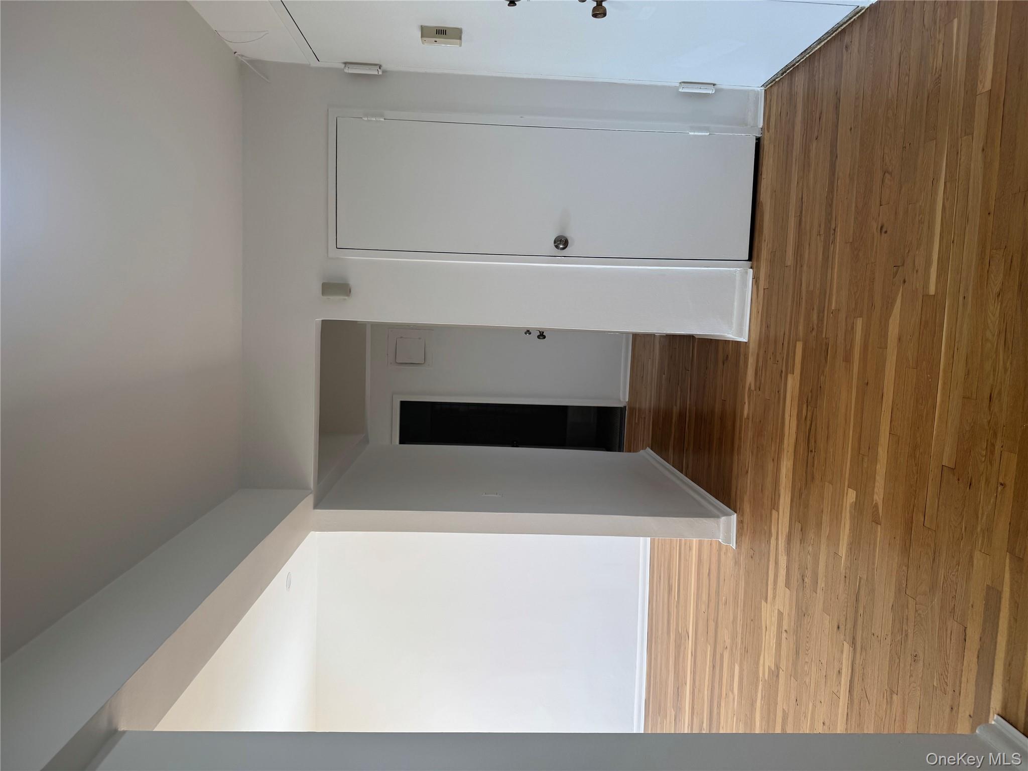 #4 photo, 6550 Wetherole Street, クイーンズ区 Rego Park , NY 11374